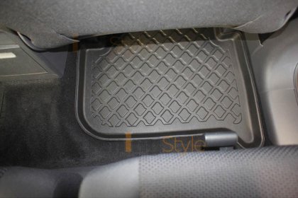 Přesné plastové koberce, vaničky s vysokým okrajem - VW Touran  03-10