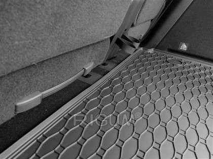 Gumová vana do kufru - VW Caddy 5 míst 2021-