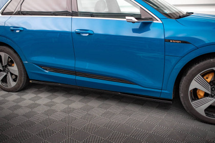 Prahové lišty Audi e-tron černý lesklý plast