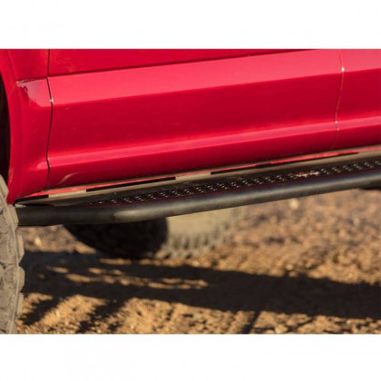 Side steps Go Rhino Dominator D6