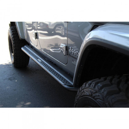 Side steps Go Rhino Dominator Xtreme DSS