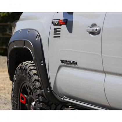 Front and rear fender flares Rough Country Defender Pocket