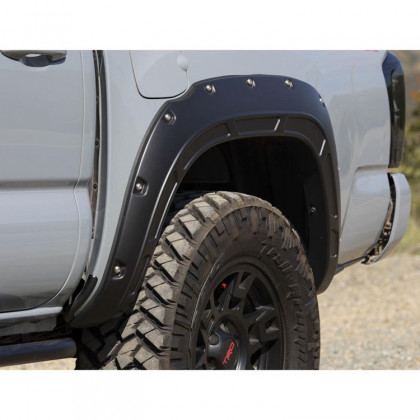 Front and rear fender flares Rough Country Defender Pocket