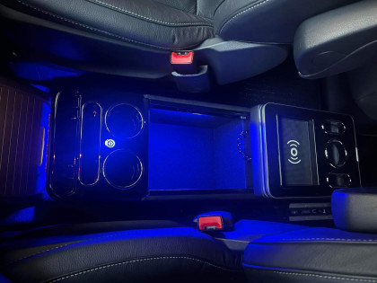 Multifunkční středová konzole pro Mercedes Vito W447 2014- s úložným prostorem, USB, 12V podsvícená s indukčním nabíjením, chrom/černá