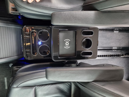 Multifunkční středová konzole pro Mercedes Vito W447 2014- s úložným prostorem, USB, 12V podsvícená s indukčním nabíjením, černá