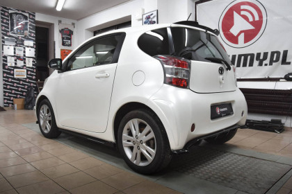 Spoiler zadního nárazniku Toyota IQ černý lesklý plast