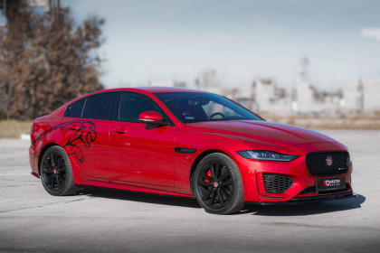 Prahové lišty Jaguar XE R-Dynamic X760 Facelift černý lesklý plast