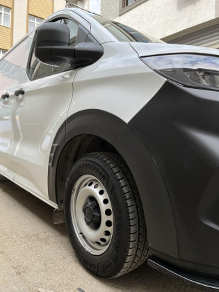 Plastové lemy blatníků pro FORD Transit Custom Mk2 2023- (10ks)