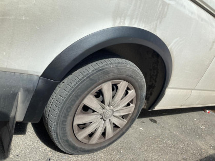 Plastové lemy blatníků pro VW Transporter T6 2015-2019 (SV / RD) (10ks)