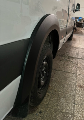 Plastové lemy blatníků pro MERCEDES Sprinter W907 2018 +