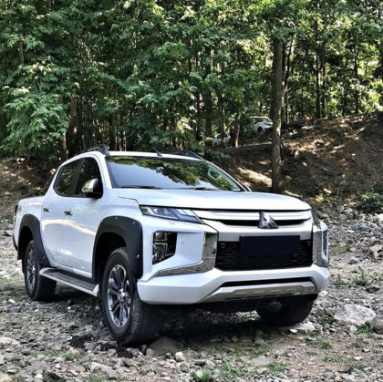 Plastové lemy blatníků pro MITSUBISHI L200 Triton Series 6 2019+ s TÜV