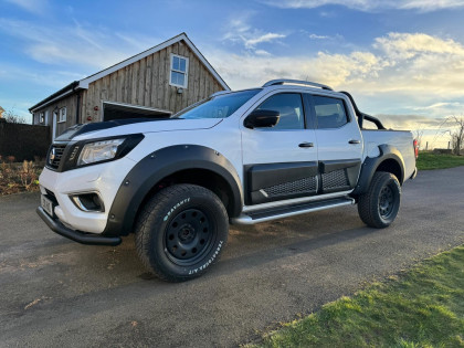Plastové lemy blatníků pro NISSAN Navara NP300 (D23) 2014-2017 s TÜV