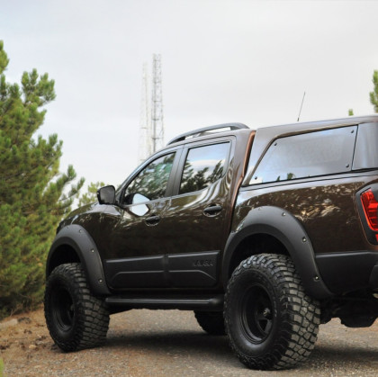 Plastové lemy blatníků pro NISSAN Navara NP300 (D23) 2014-2017 s TÜV