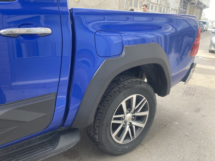 Plastové lemy blatníků pro TOYOTA Hilux 2015-2020 s TÜV