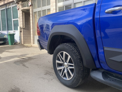 Plastové lemy blatníků pro TOYOTA Hilux 2015-2020 s TÜV