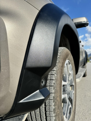 Plastové lemy blatníků pro VOLKSWAGEN Amarok MK2 2022+ s TÜV