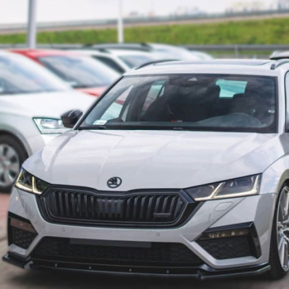 Spoiler pod přední nárazník pro ŠKODA Octavia RS MK4 2020+ s TÜV černý lesklý