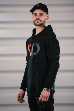 Pánská mikina s kapucí v černé barvě