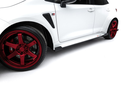 Prahové lišty Street pro + flaps Toyota GR Corolla Mk12 černo červené