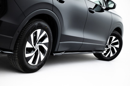 Prahové lišty Volkswagen Tiguan Mk3 černý lesklý plast