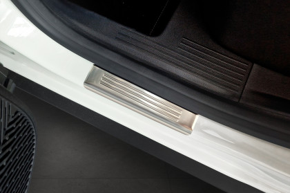 Prahové ochranné nerezové lišty Avisa pro Dacia Duster 3 2024-  stříbrné broušené