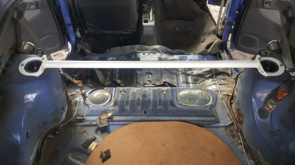Rozpórka Subaru Impreza GC kombi tylna górna White