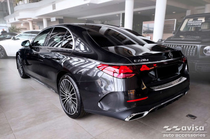 Nerezová ochranná lišta zadního nárazníku Avisa pro Mercedes klasa E W214 Sedan stříbrná lesklá