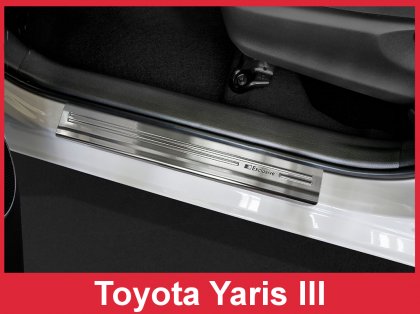Prahové ochranné nerezové lišty Avisa Toyota Yaris III 2014- Exclusive