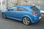 Boční prahy Opel Astra H 3D HB 04-14 < OPC Look >